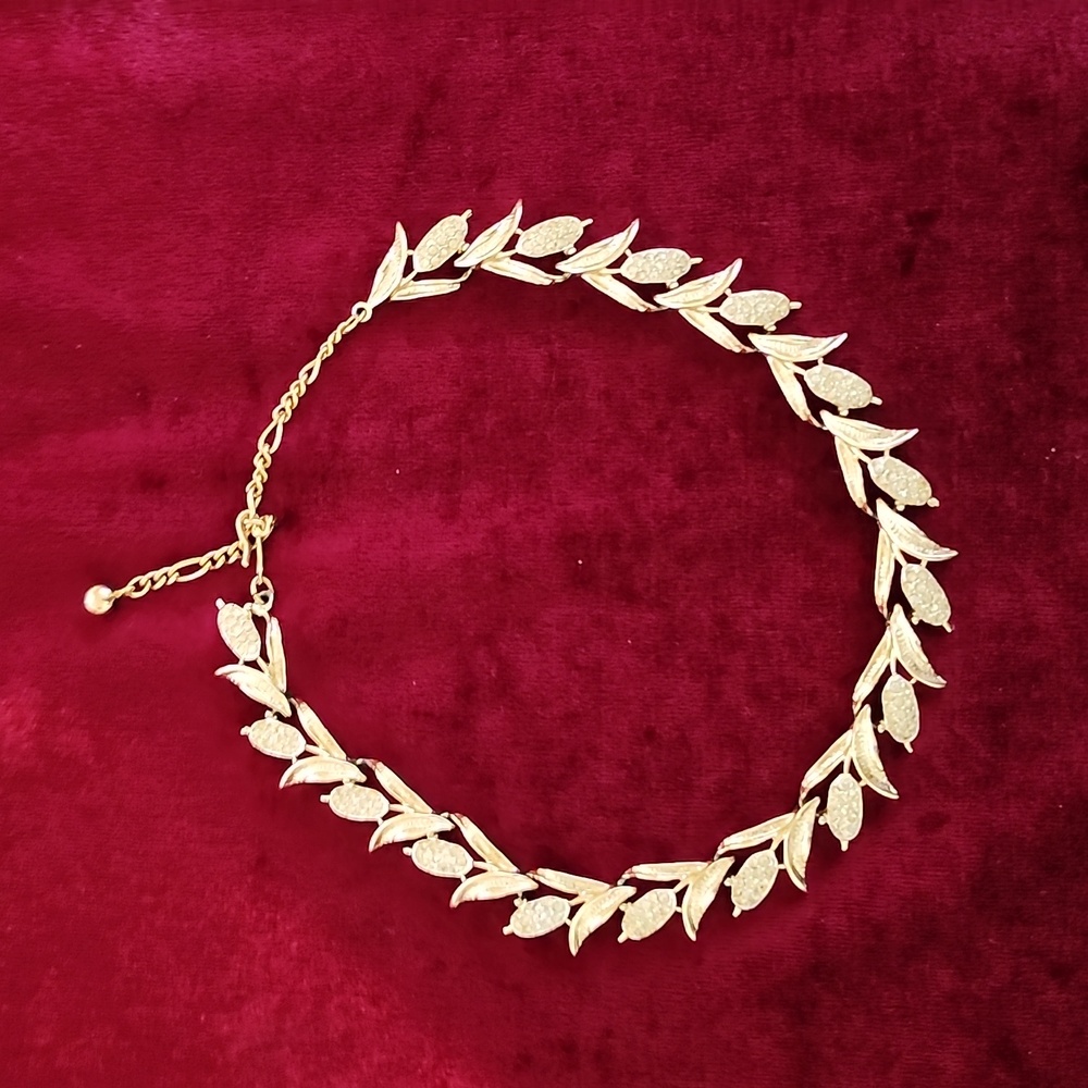 KRAMER Necklace/choker gold tone w/rhinestones